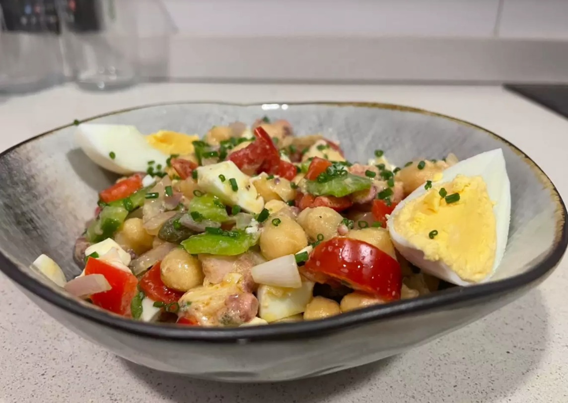 Ensalada de garbanzos con pulpo.